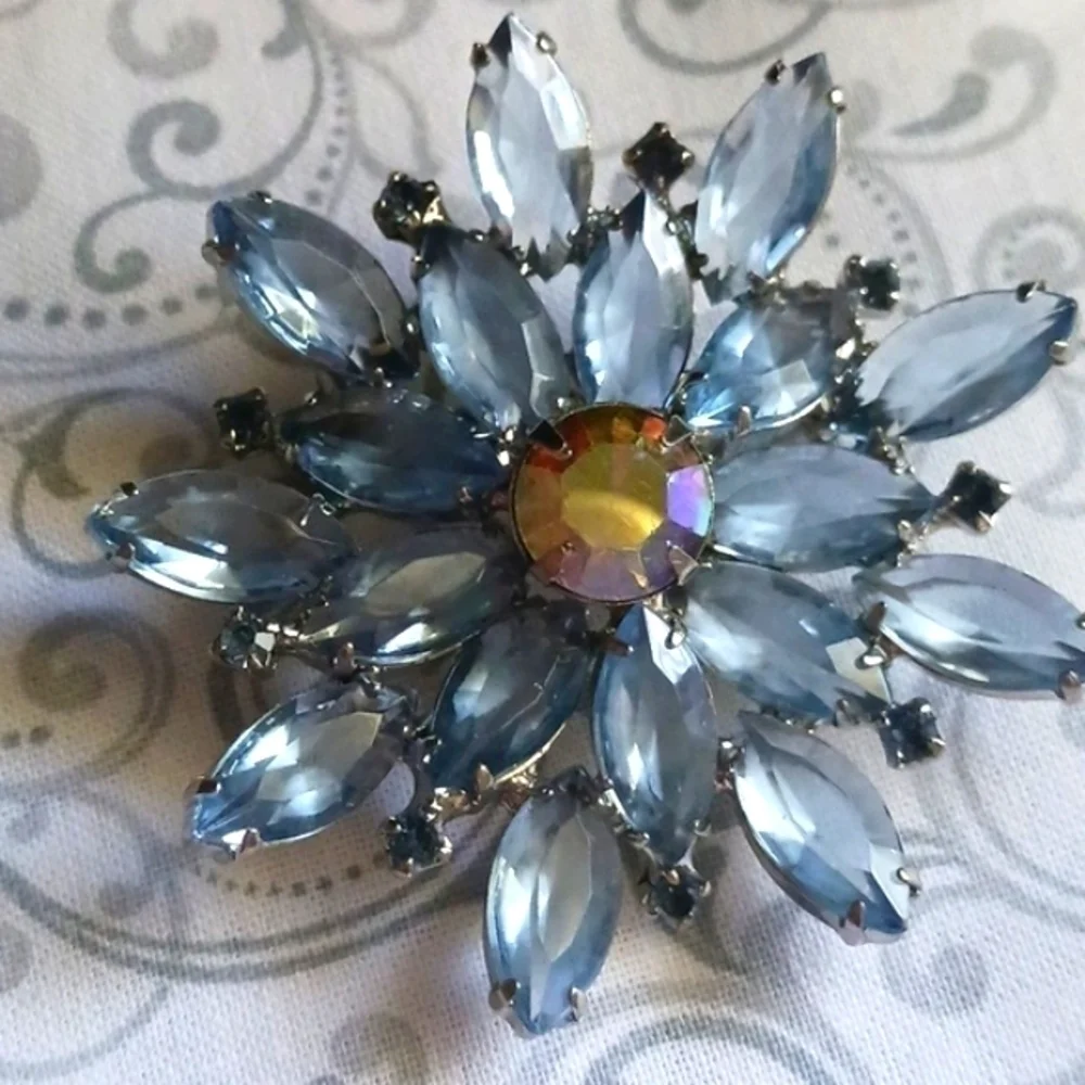 Blue Rhinestone Flower Brooch - Picture 3 of 6